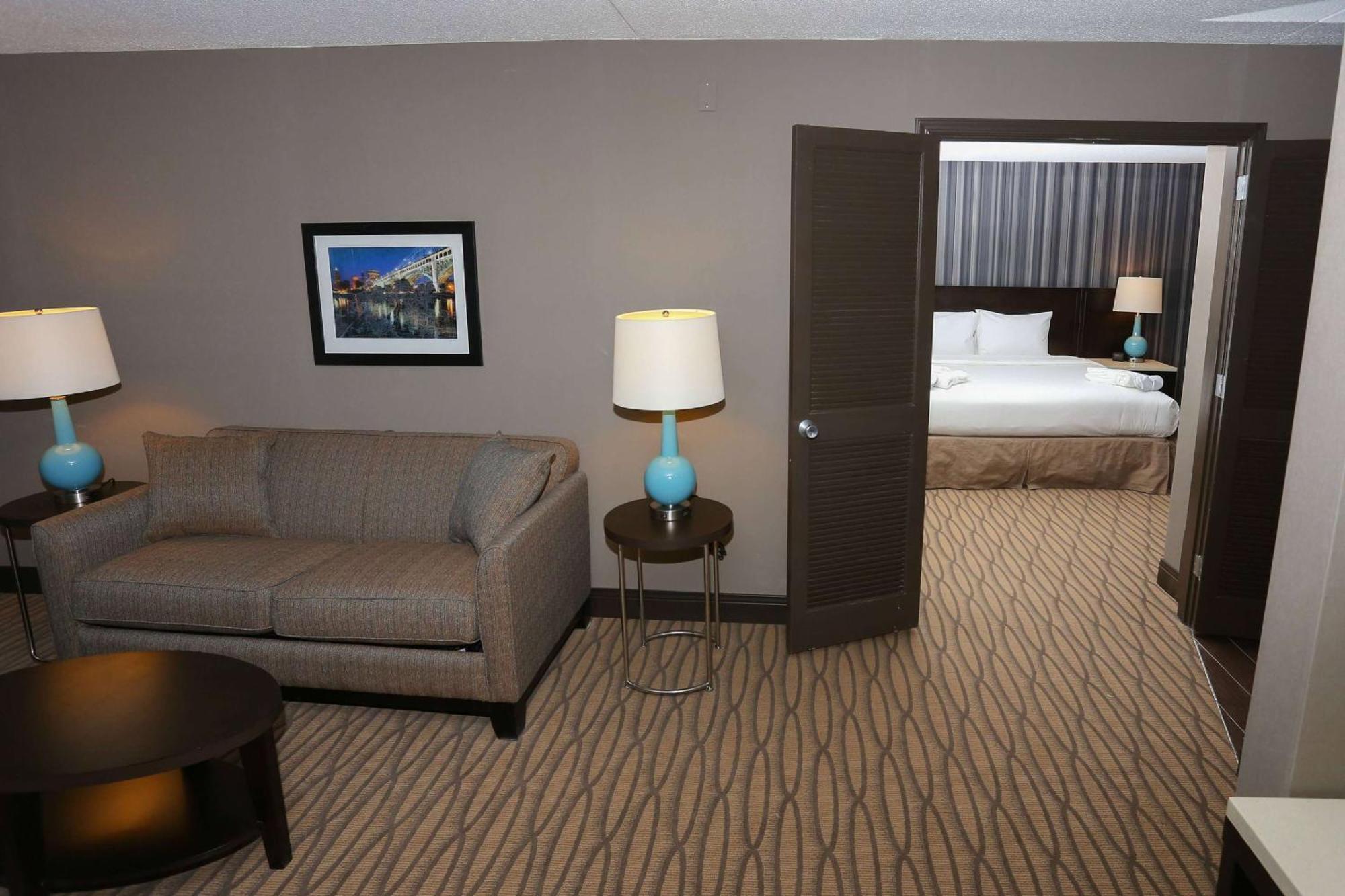 Wyndham Garden Уэстлейк Экстерьер фото